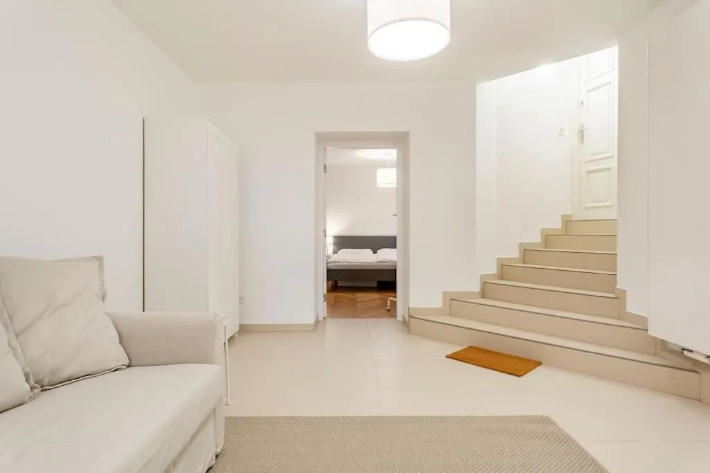 Sleek Design In Trendy Mitte Daire Berlin Almanya