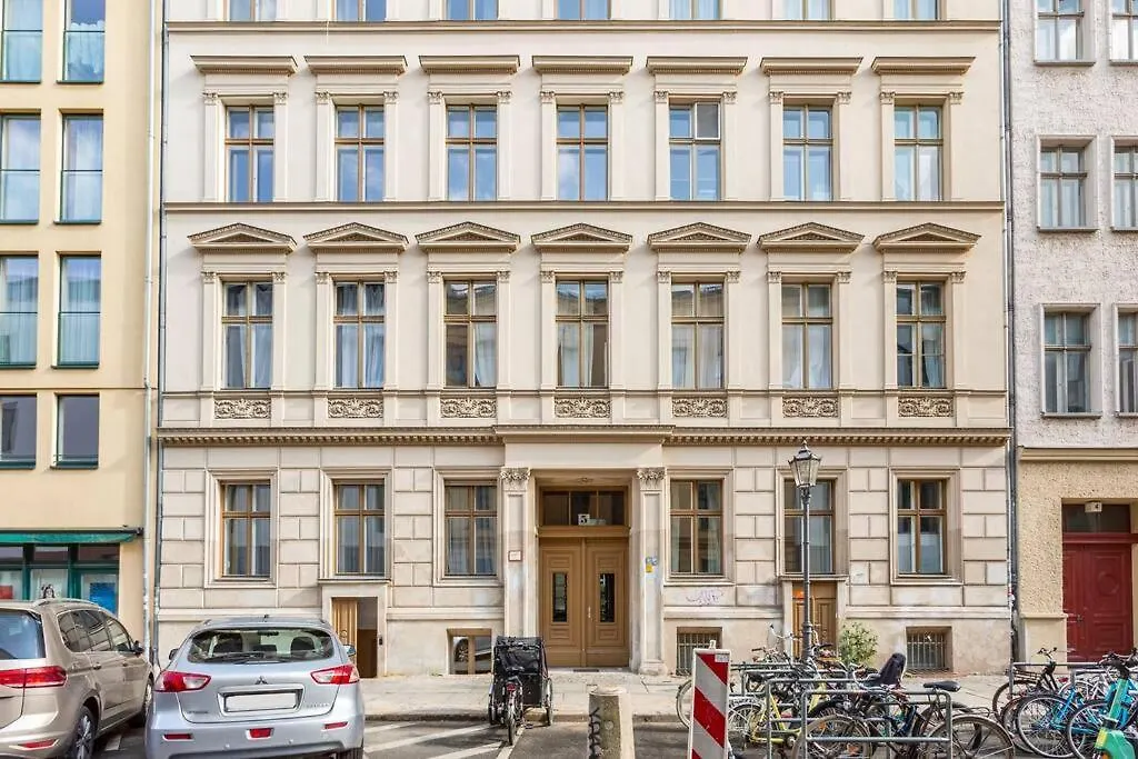 Sleek Design In Trendy Mitte Daire Berlin